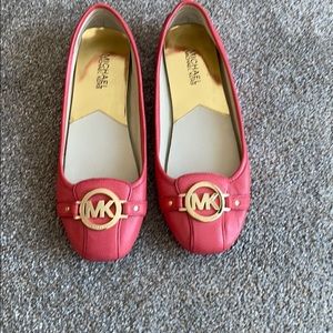 Michael’s Kors Womens Salmon color Flats